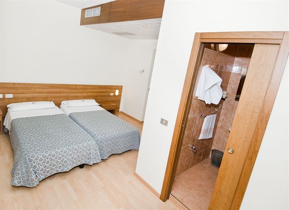 Hotel Europa Sondrio Exterior foto
